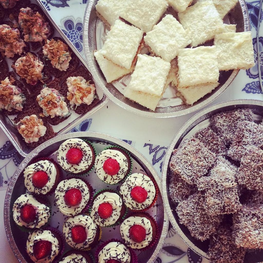 Time to party a little!!! #goodmood #followme #sundayfunday #sunday #party #partytime #birthdayweekend #october #octoberbabies #cakes #snacks #homecooking #happy #proud #instacool #instagood #instagram #instadaily #thatsdarling #baking #abmlifeiscolorful #abmlifeisbeautiful #weekend