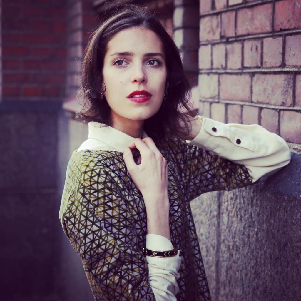 Wishing a happy and relaxing #sunday to all of you! #womensfashion #closeup #retro #samuji #fallfashion #sundayfunday #weekend #influencer #love #fashion #memyselfandi #photographer #photooftheday #instagood #instadaily #instagram #redlipstick #inspiration #entrepreneur #igers #igdaily