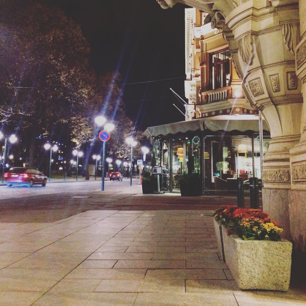 I love #helsinkibynight !! City lights always inspire me as I find a certain kind of magic in them! #helsinki #visithelsinki #mycity #photographer #photooftheday #night #influencer #entrepreneur #instadaily #instagood #instagram #onthego #november #traveller #explore #inspire